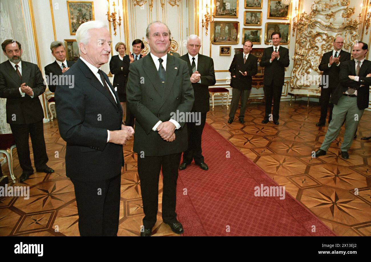 Il 6 settembre 1994 il presidente federale austriaco Thomas Klestil tenne un ricevimento a Hofburg, Vienna. Nella foto: Thomas Klestil e l'ex presidente federale tedesco Richard von Weizsaecker. - 19941206 PD0003 - Rechteinfo: Diritti gestiti (RM) Foto Stock