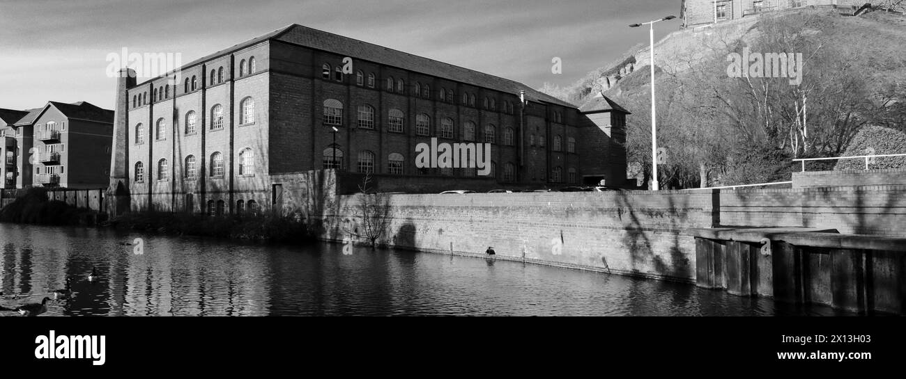 Edifici lungo il canale di Nottingham e Beeston, Castle Wharf, zona Waterfront della città di Nottingham, Nottinghamshire, Inghilterra, Regno Unito Foto Stock