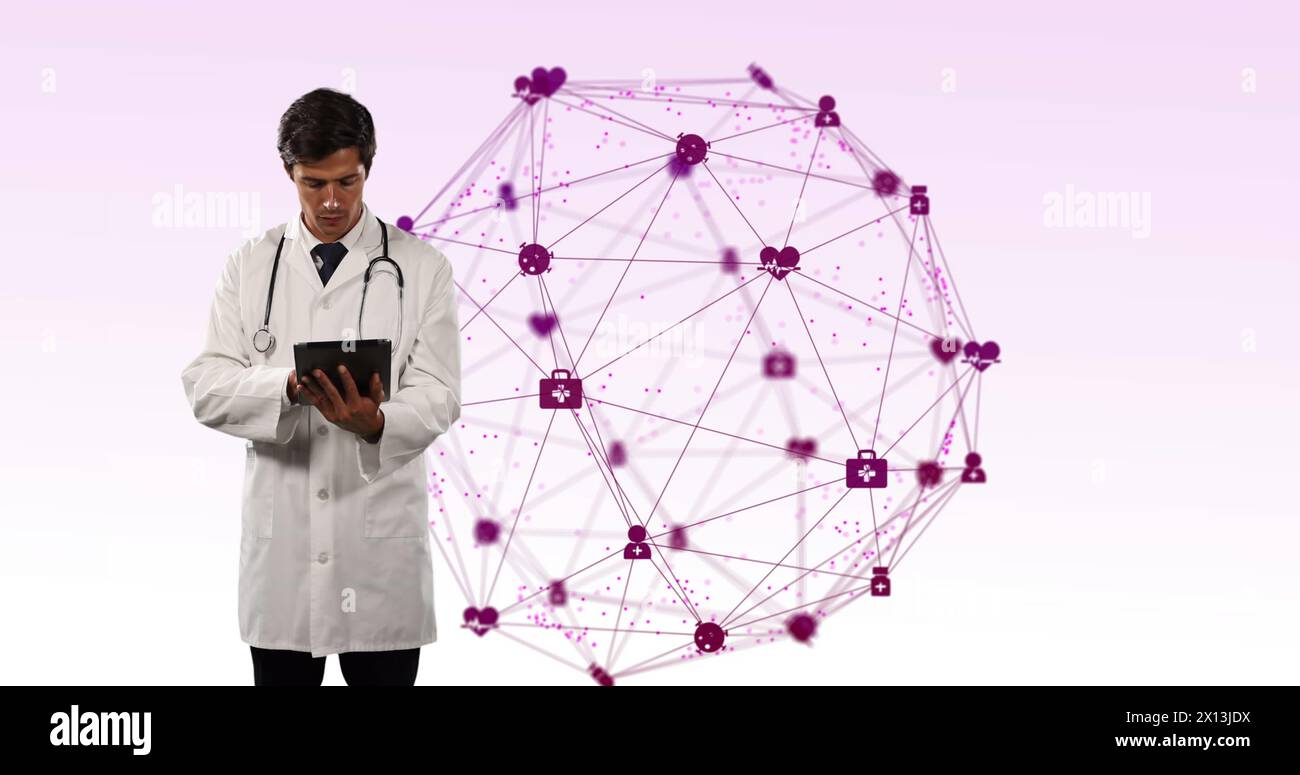Immagine di rete di connessione con icone mediche di interfaccia e un medico maschio caucasico utilizzando un tabl Foto Stock