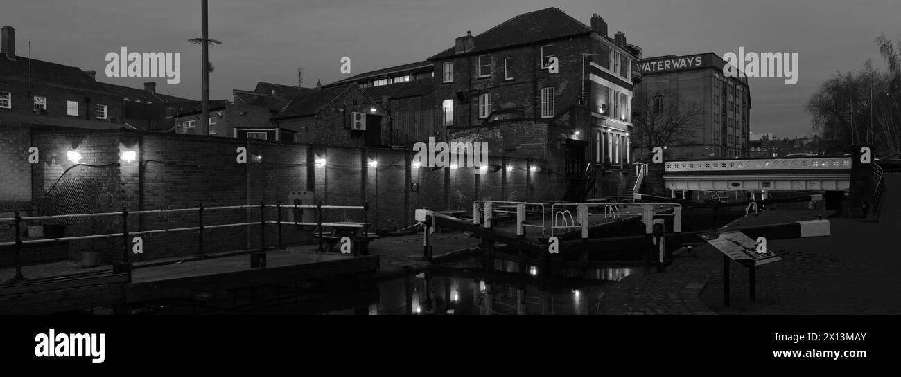 Edifici lungo il canale di Nottingham e Beeston, Castle Wharf, zona Waterfront della città di Nottingham, Nottinghamshire, Inghilterra, Regno Unito Foto Stock