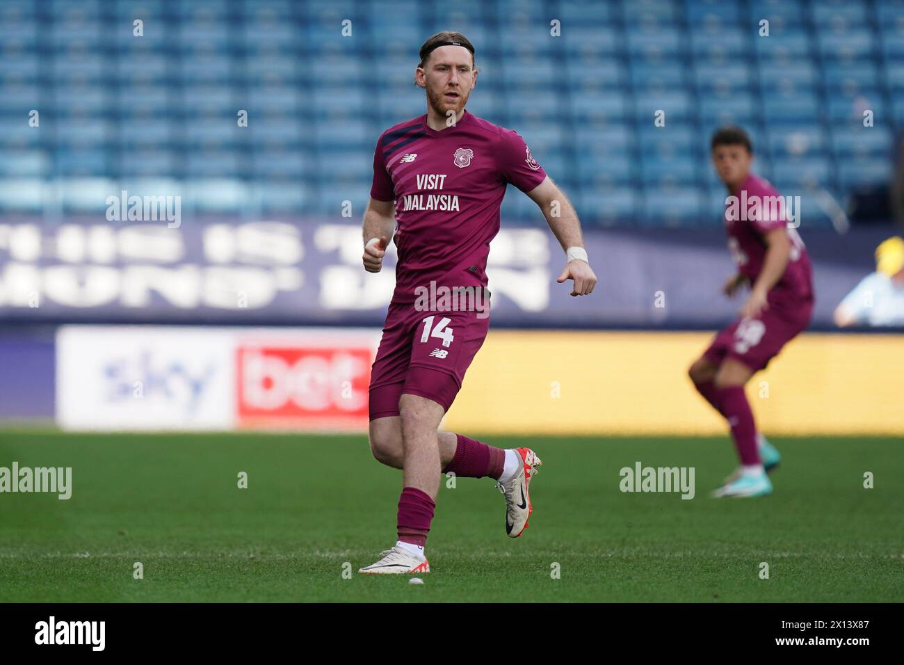 LONDRA, INGHILTERRA - 13 APRILE: Josh Bowler di Cardiff City durante la partita del campionato Sky Bet tra Millwall e Cardiff City al Den il 13 aprile 2024 a Londra, Inghilterra. (Foto di Dylan Hepworth/MB Media) Foto Stock