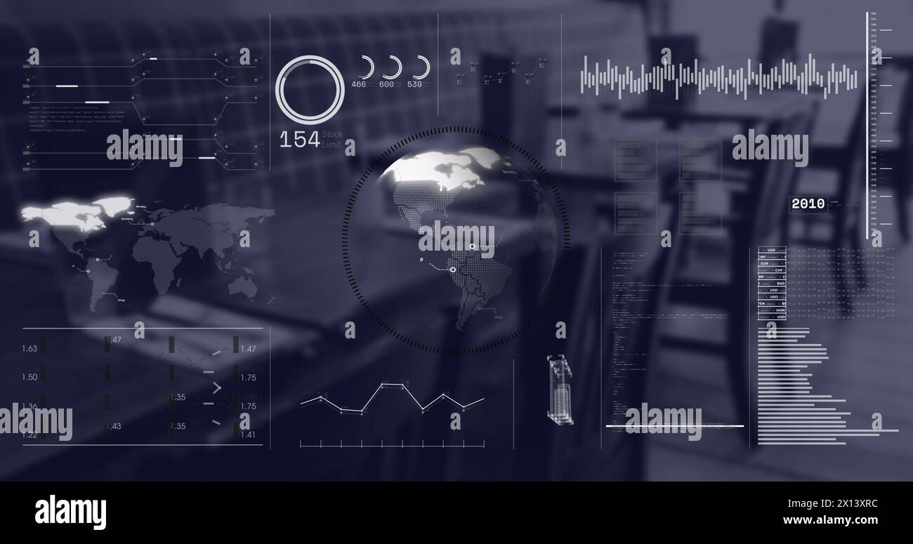 Immagine dell'interfaccia con il globo rotante e l'elaborazione dei dati rispetto a un bar vuoto in ufficio Foto Stock