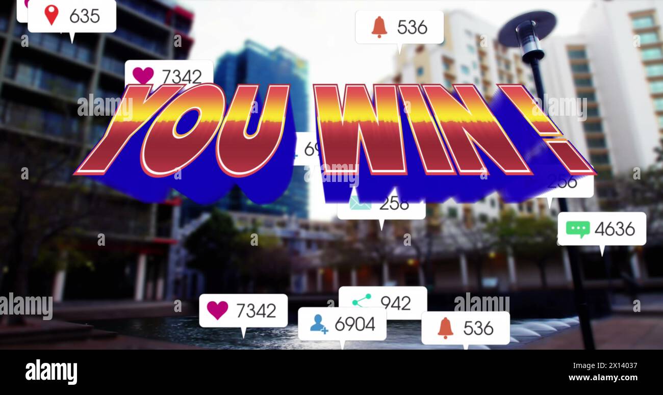 Immagine del testo che vinci e delle notifiche sui social media su strade e edifici della città Foto Stock