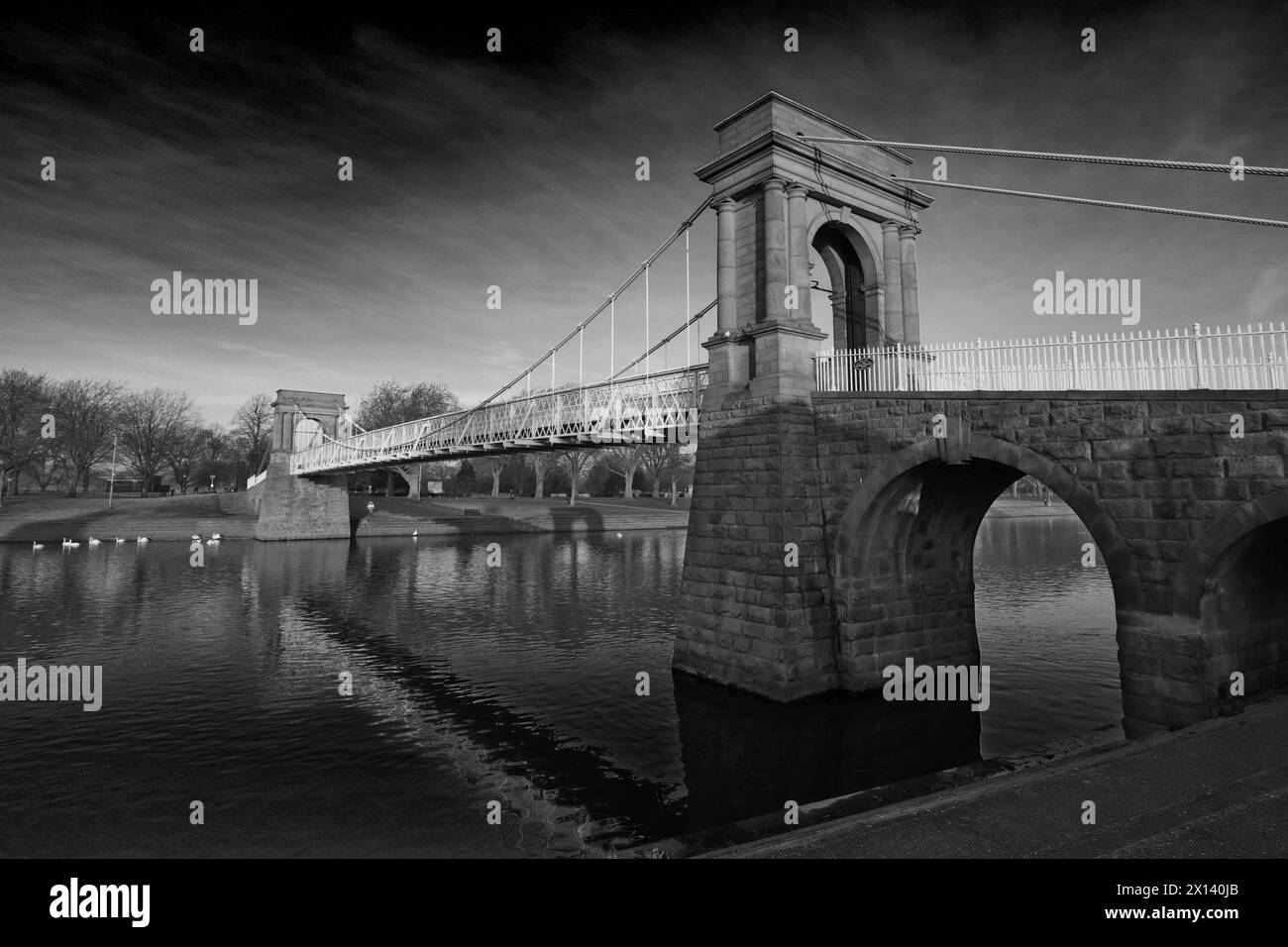 Il Wilford Suspension Bridge sul fiume Trent, Nottingham City, Nottinghamshire, Inghilterra, Regno Unito Foto Stock