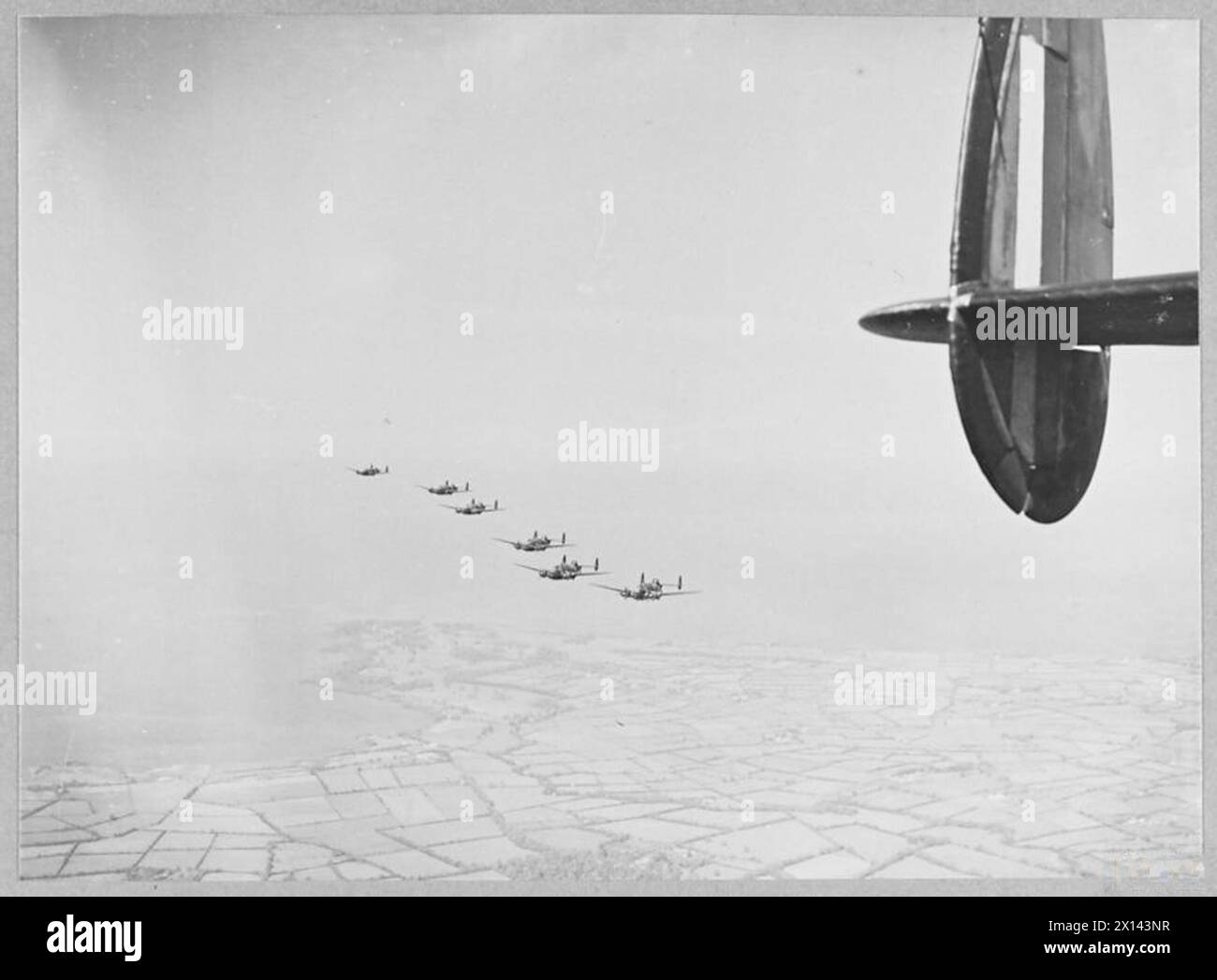 Il Lockheed Hudson Mark 2 era un aereo da pattuglia e trasporto britannico aggiornato con due motori Wright Cyclone, impiegati dalla Royal Air Force per missioni di ricognizione e bombardamento leggero. Foto Stock