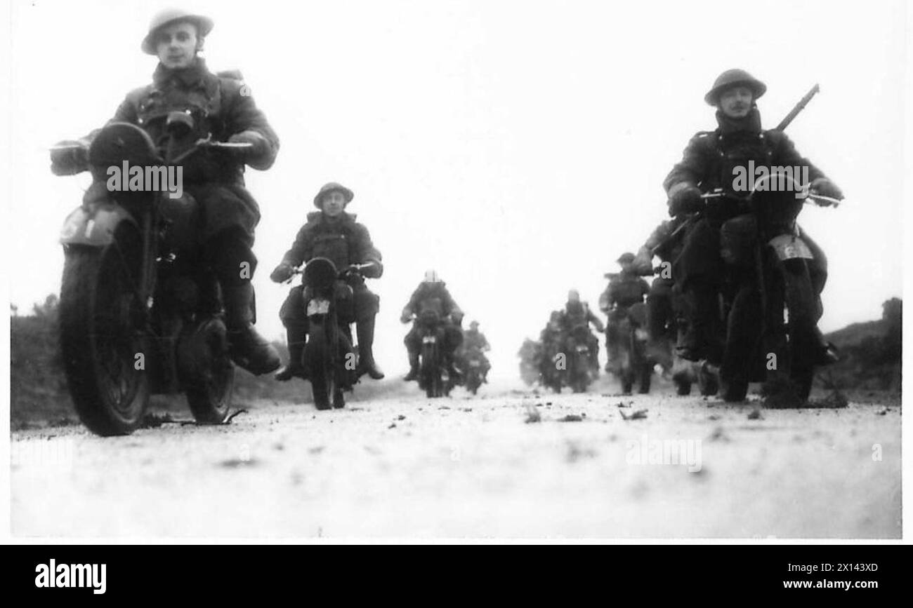 Una pattuglia motociclistica del reggimento East Yorkshire conduce esercitazioni di addestramento, dimostrando capacità di mobilità e comunicazione all'interno dell'esercito britannico. Foto Stock