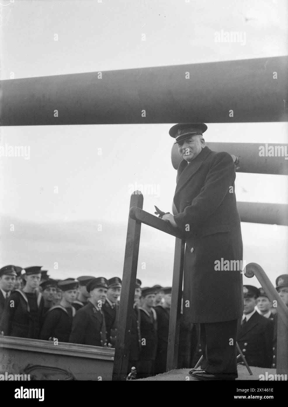 Il 15 gennaio 1943 a Scapa Flow, primo Lord dell'Ammiragliato A.V. Alexander si rivolse all'equipaggio dell'incrociatore HMS Jamaica durante la sua visita alla Home Fleet. Foto Stock