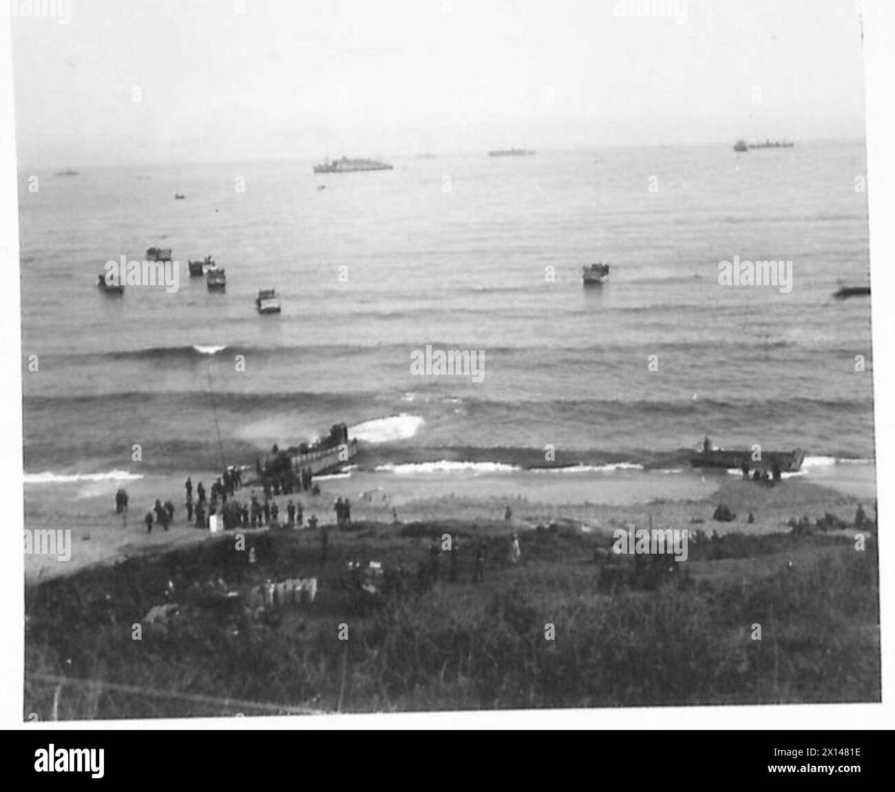 Le truppe americane della 34th Infantry Division e del personale del RAF Regiment sbarcarono dalle imbarcazioni da sbarco a Surcouf Beach, 20 miglia ad est di Algeri il 9 novembre 1942 durante l'operazione Torch. Foto Stock