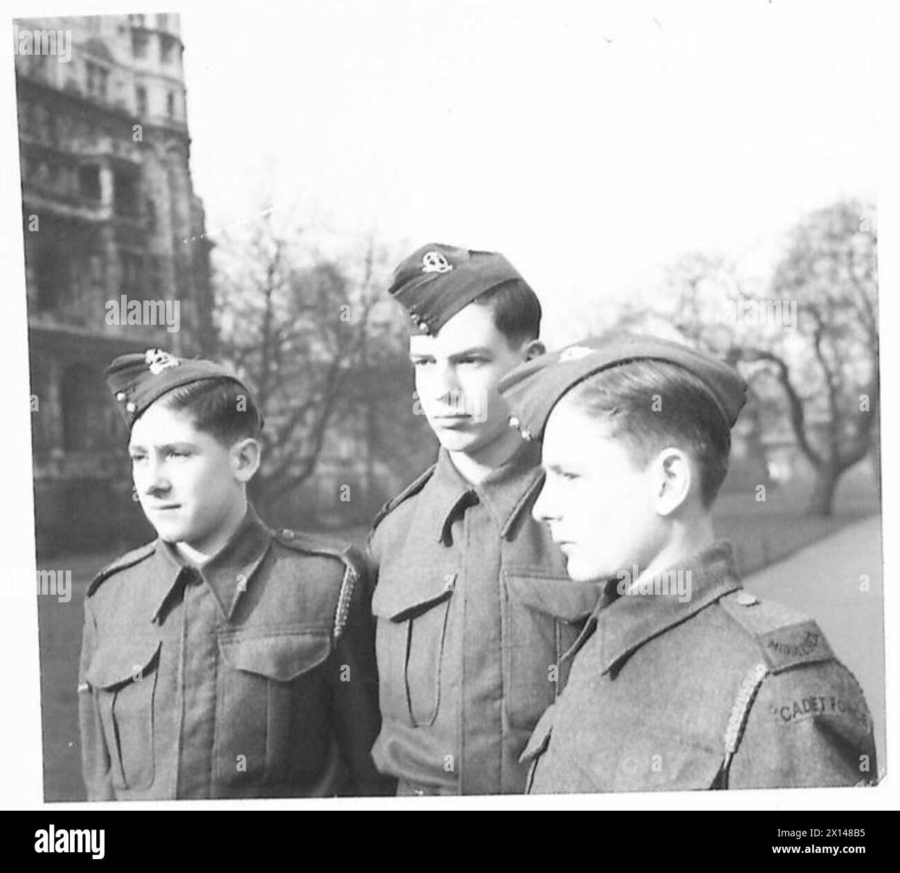 Una nuova uniforme cadetta dell'esercito britannico progettata per scopi di addestramento e cerimoniali. Foto Stock