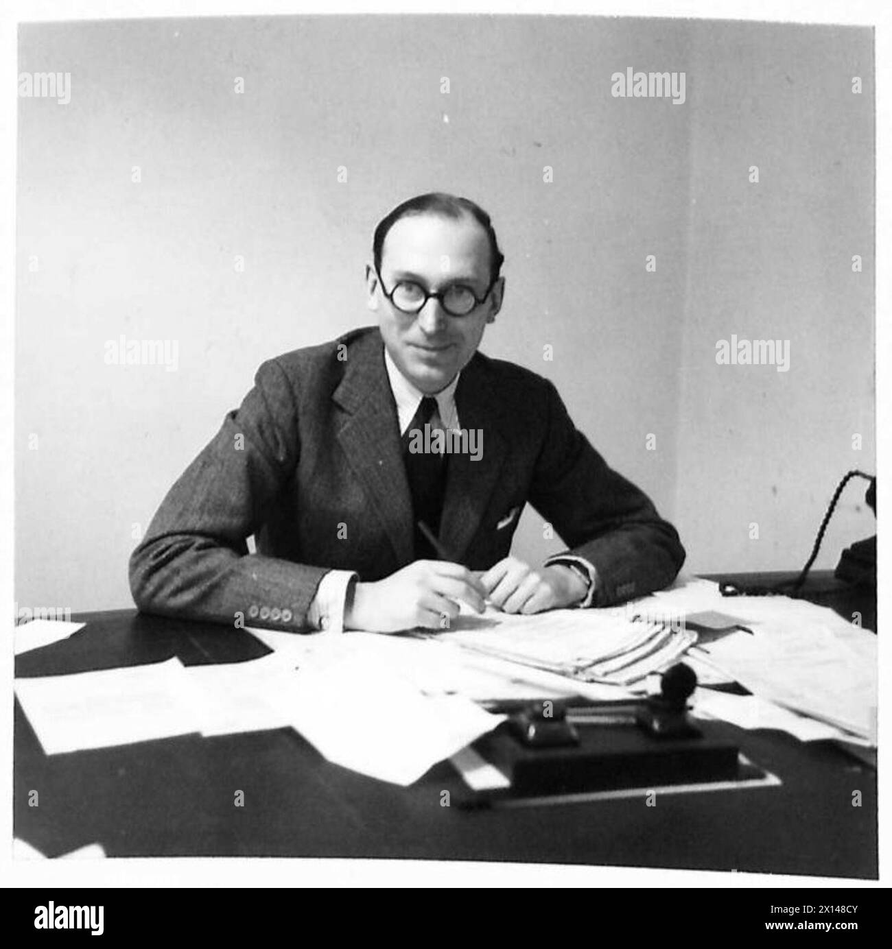 I membri del servizio territoriale ausiliario vengono mostrati equitazione come parte delle loro attività di allenamento e ricreative. Foto Stock