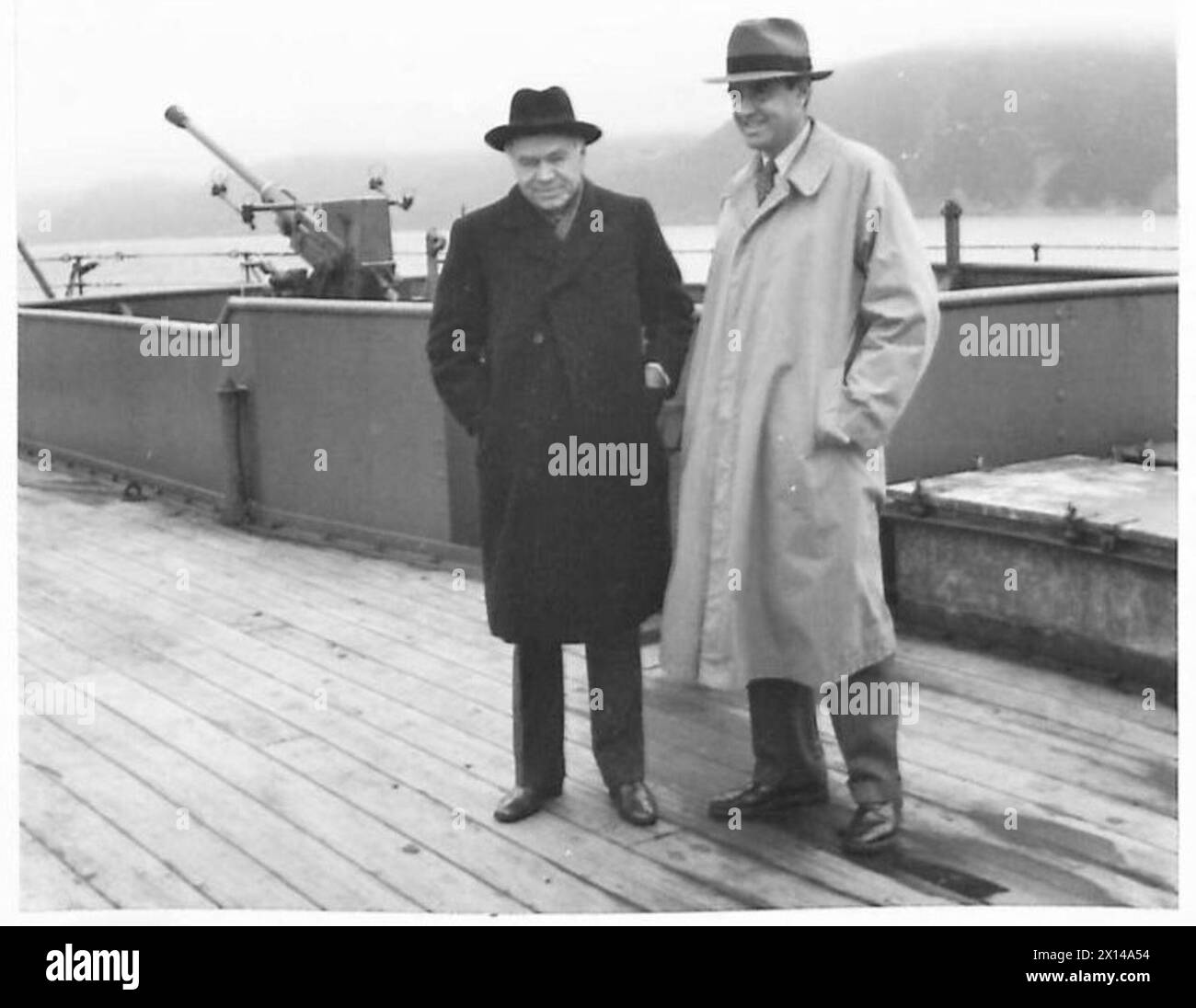 IL PRESIDENTE INCONTRA IL PRIMO MINISTRO Lord Beaverbrook a bordo della HMS Prince of Wales, con il signor W.A. Harriman British Army Foto Stock