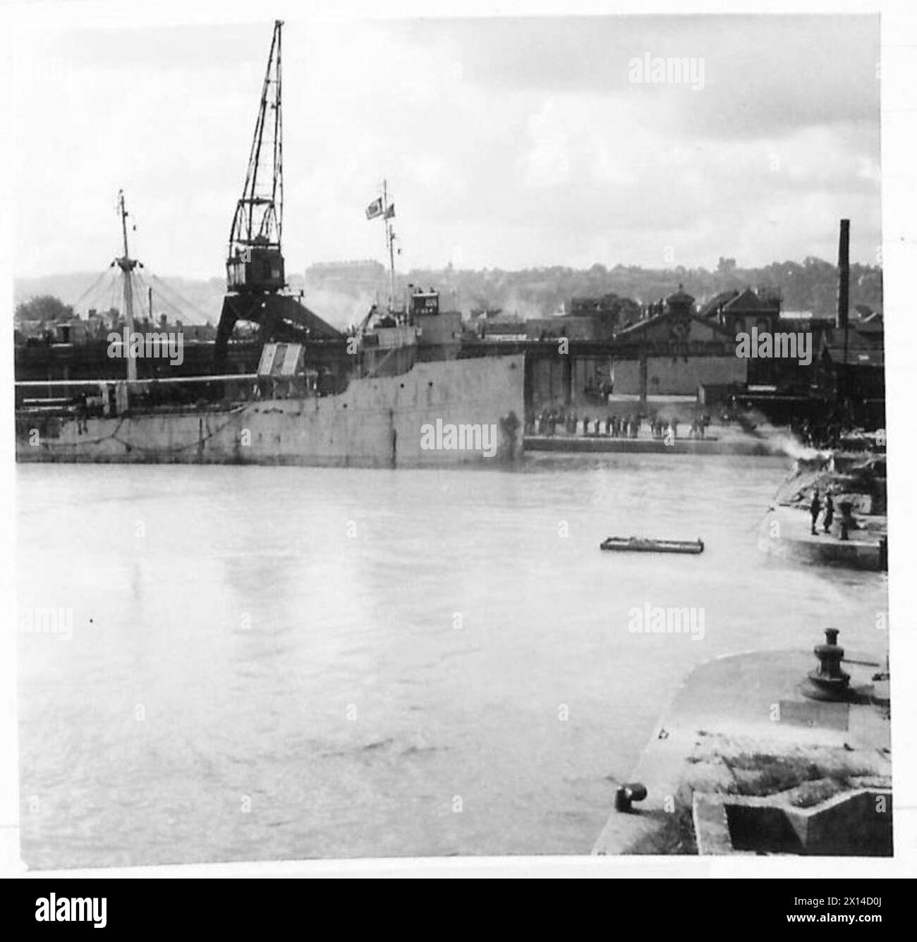Vista generale del bacino di Dieppe che mostra la configurazione del porto e le infrastrutture circostanti. Foto Stock