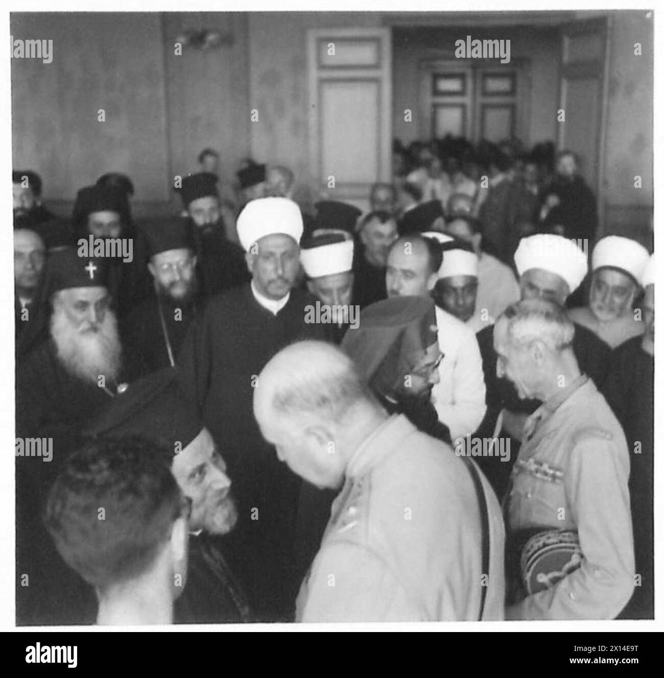 I generali britannici Sir Henry Wilson e Catroux arrivano a Beirut e tengono un ricevimento alla Government House con i leader politici e religiosi libanesi durante l'entrata delle truppe. Foto Stock