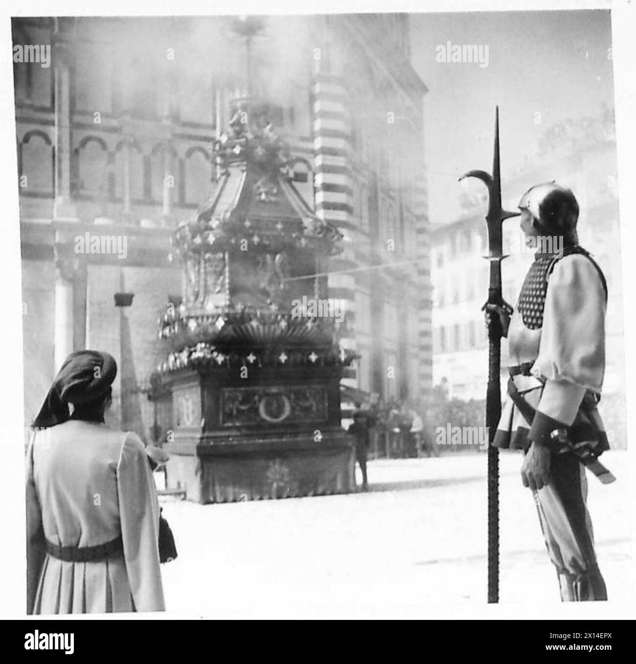 In Italia, un'esplosione controllata è dimostrata su un "carro" come parte delle esercitazioni di addestramento dell'esercito britannico. Foto Stock