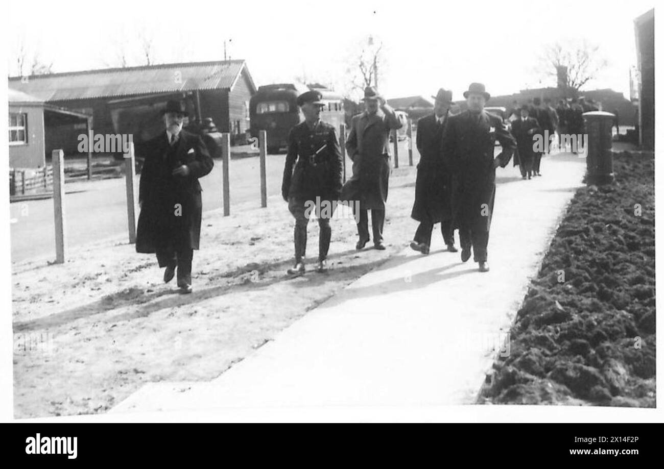 I proprietari di giornali francesi visitano le strutture del Royal Army Medical Corps ad Aldershot, osservando le operazioni e il personale, l'esercito britannico. Foto Stock