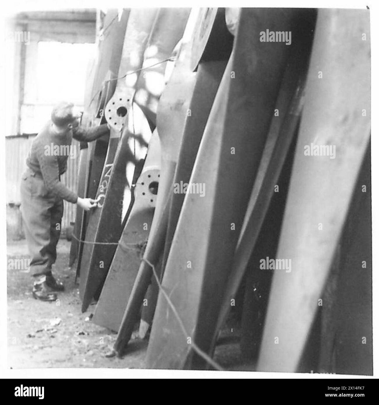 Le eliche obsolete per aeroplani in legno vengono inviate alla Lord Roberts Home e ad altre istituzioni ex-servizi per sostenere le industrie del legno gestite da ex militari. Foto Stock