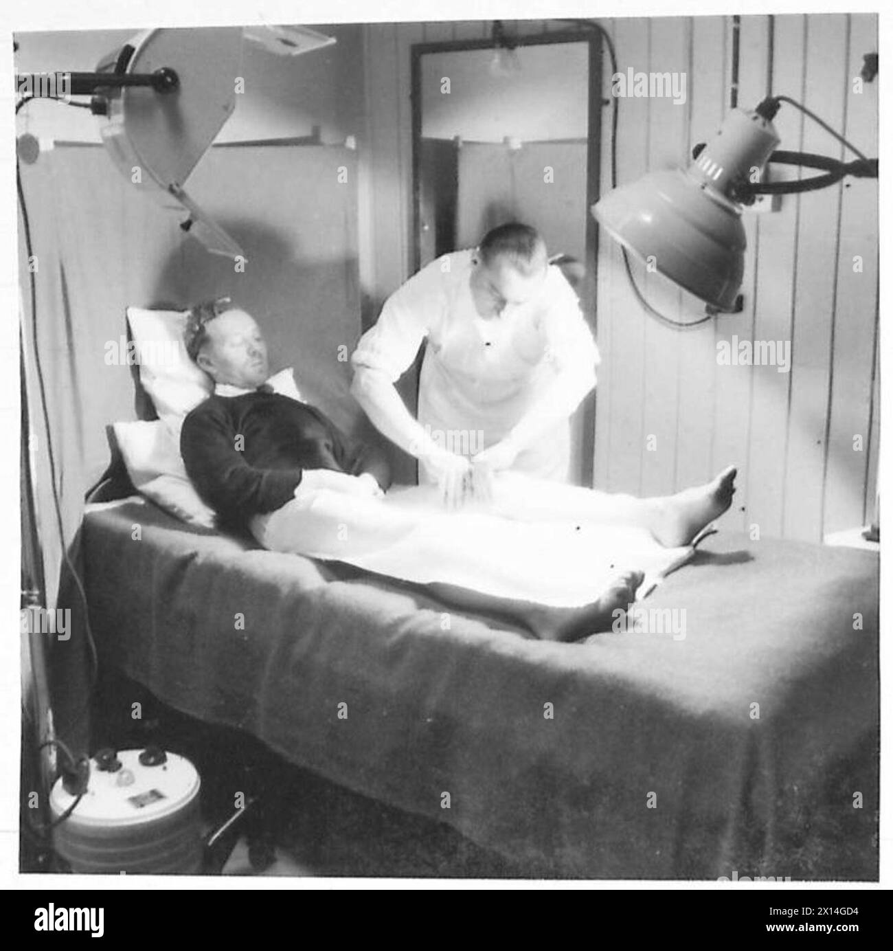 Il reparto massaggi del 24th (London) General Hospital fornisce trattamenti a infrarossi presso il British Honoria Camp Foto Stock
