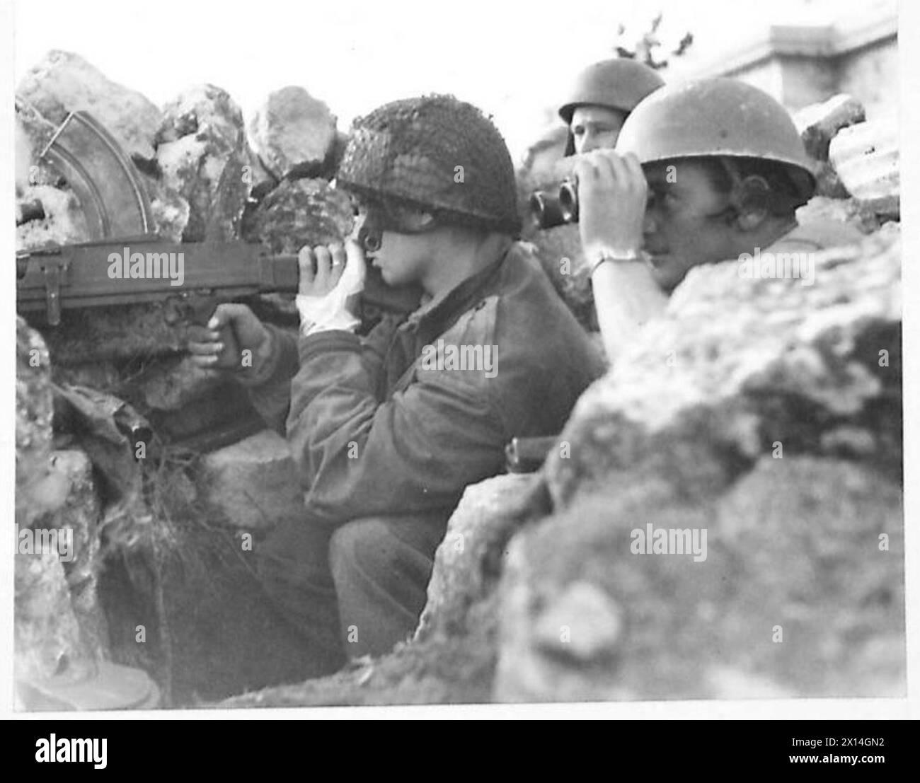 Un mitragliere britannico Bren è in azione contro i ribelli da un punto di forza nell'Acropoli durante la guerra civile greca. L'esercito britannico fu coinvolto nel sostenere il governo greco contro le forze di resistenza guidate dai comunisti. Foto Stock