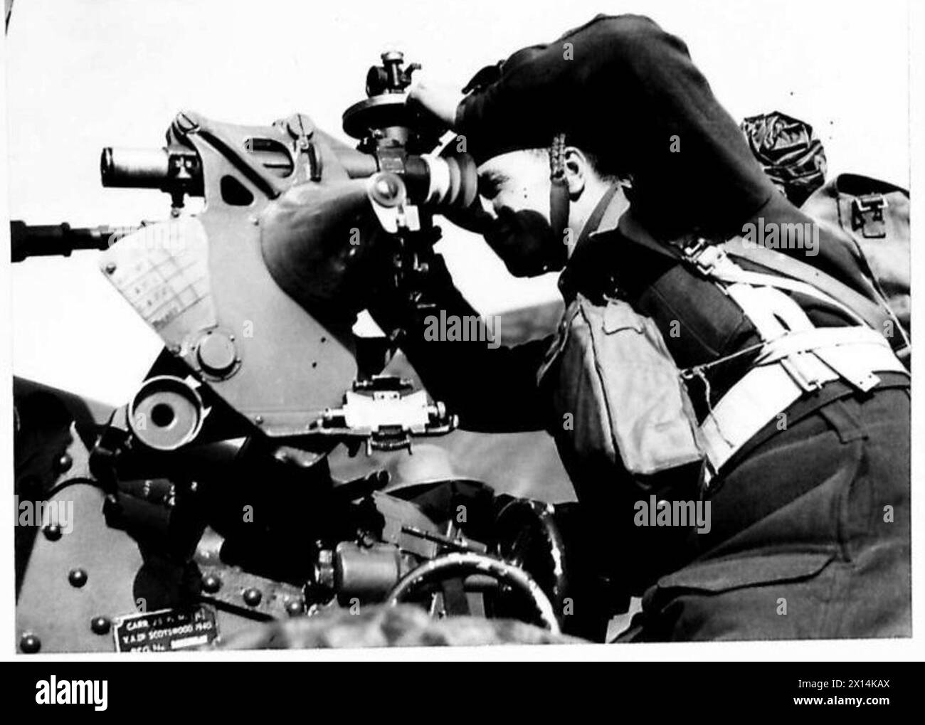 Le truppe britanniche in Islanda esercitano con uno strato di artiglieria da 25 libbre Foto Stock