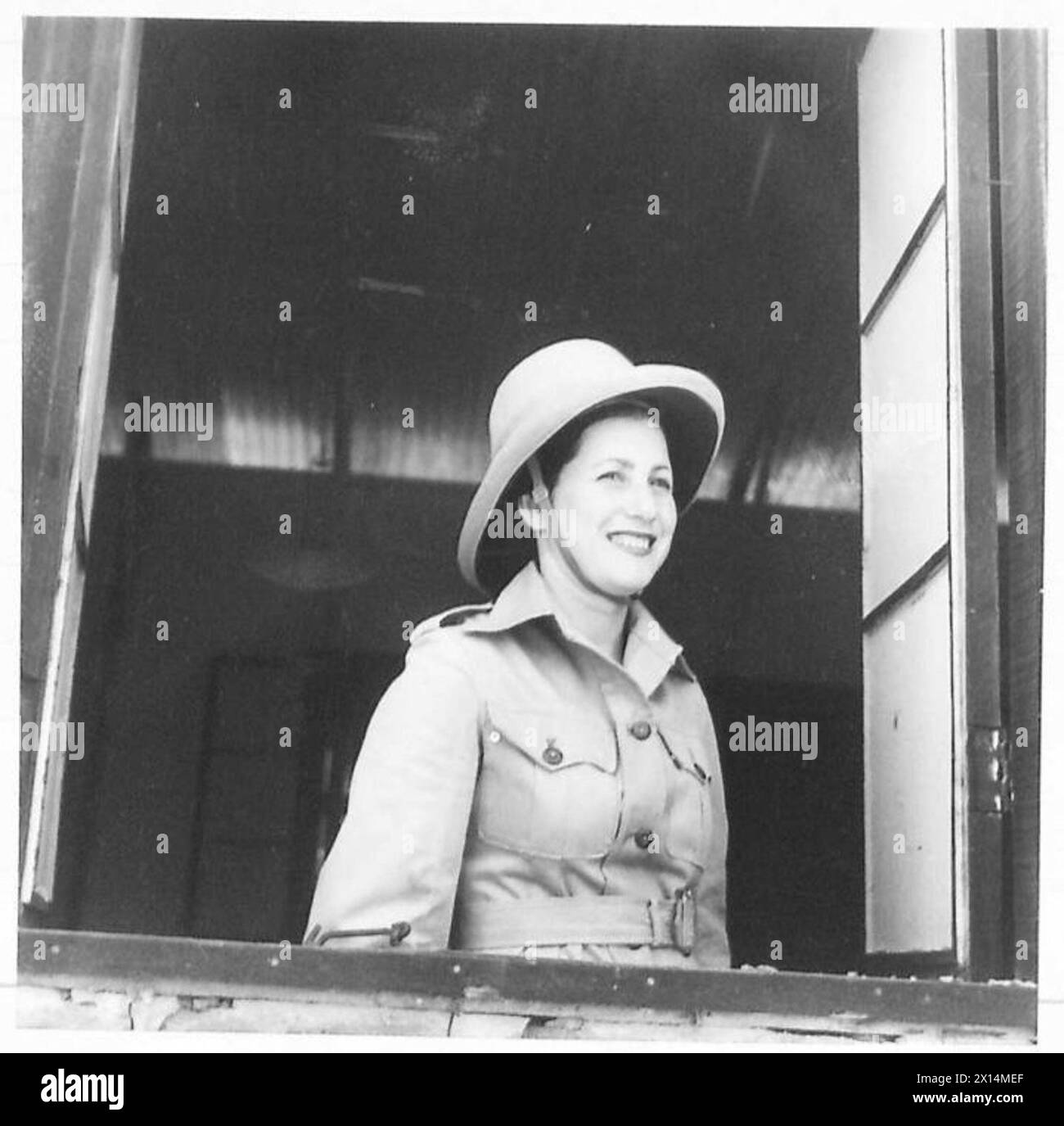 La solita Moora Schneeorson, una recluta palestinese, è preparata per la prima parata durante l'addestramento con il servizio territoriale ausiliario. Foto Stock