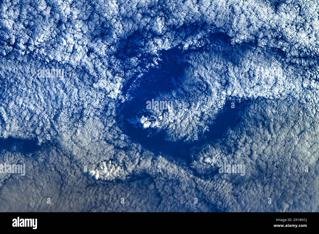 Cloudscape al largo della costa del Cile. Miglioramento digitale di un'immagine da parte della NASA Foto Stock