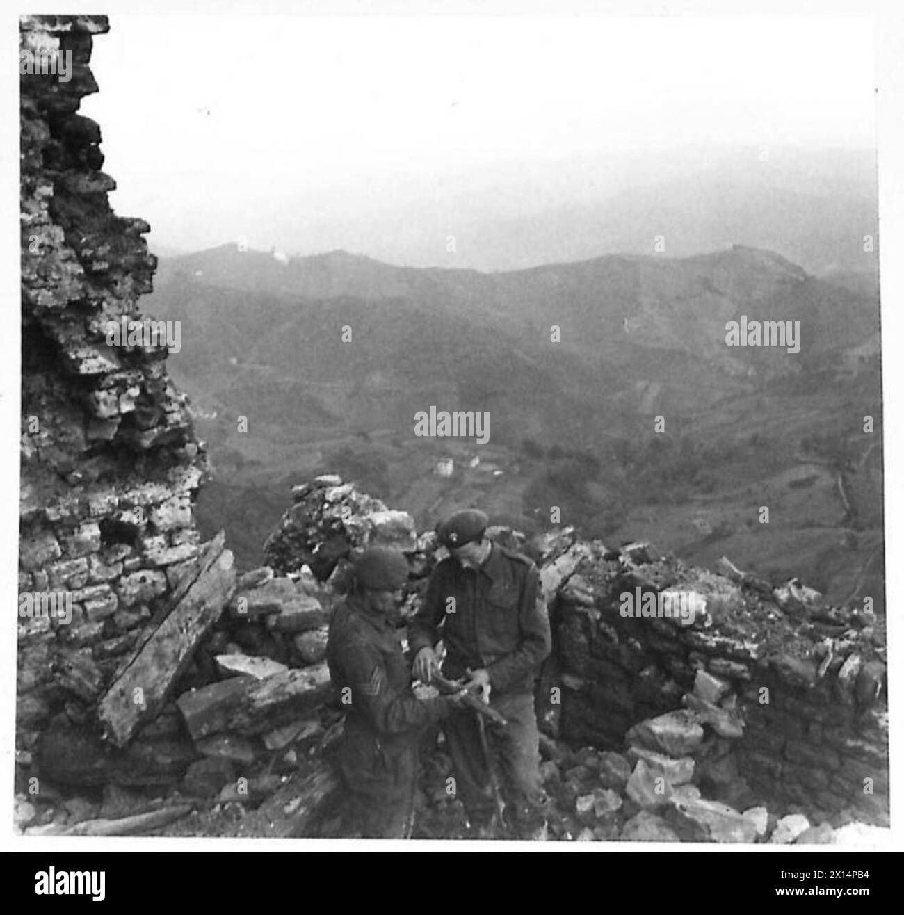 Il castello in cima al Monte Battaglia serve come base per i soldati americani e britannici della Quinta Armata per lunghi periodi. Foto Stock