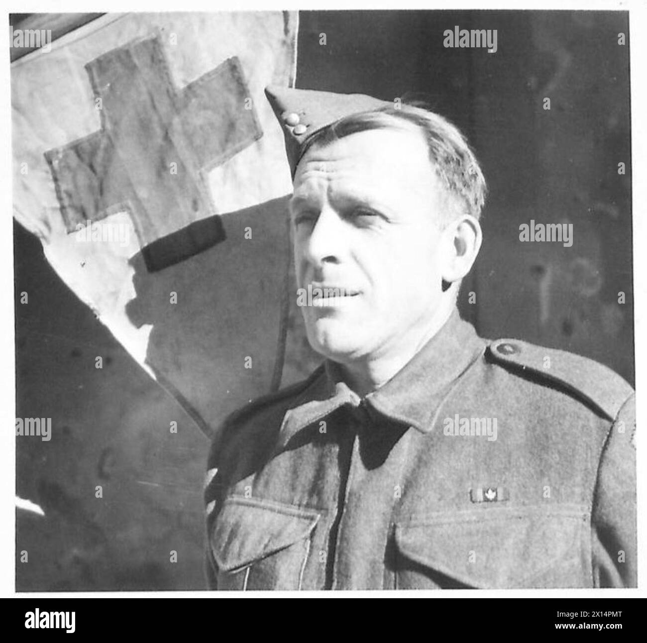 ITALIA: OTTAVA ARMYTHESE SONO I CANADESI - medico ordinario : Pte. C.L. Donaghy del 4041 Oxford Avenye, Montreal, R.C.A.M.C British Army Foto Stock