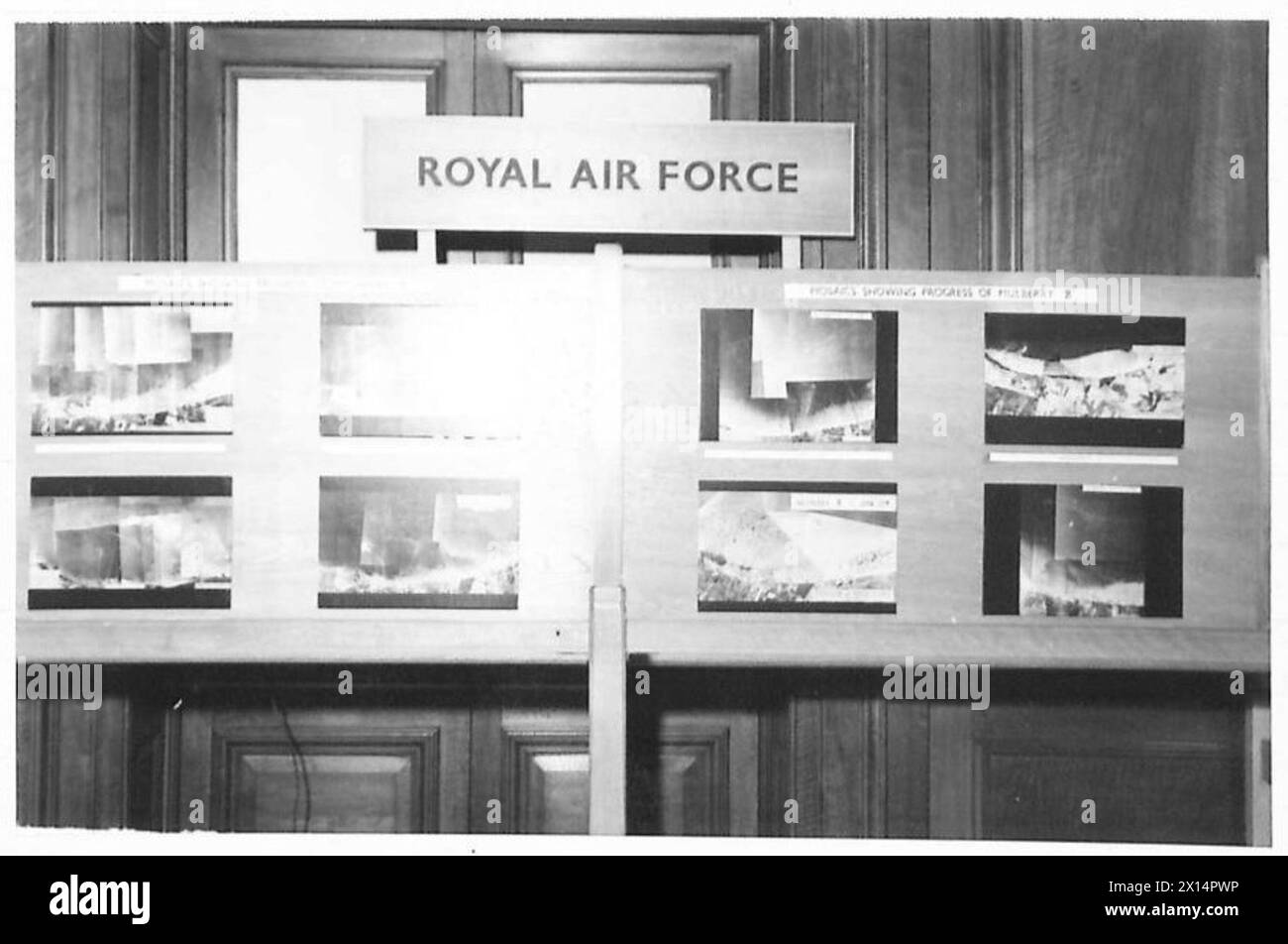 La mostra "Mulberry" presso l'Institute of Civil Engineers di Londra presenta fotografie che documentano i progetti e le operazioni ingegneristiche dell'esercito britannico. Foto Stock