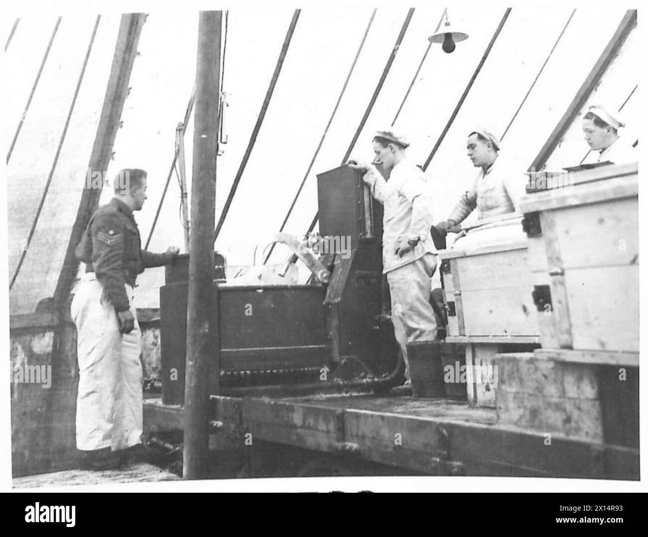 Scene presso l'Army Bakery di Aldershot, che mostrano la produzione e la distribuzione di prodotti da forno per il personale dell'esercito britannico. Foto Stock