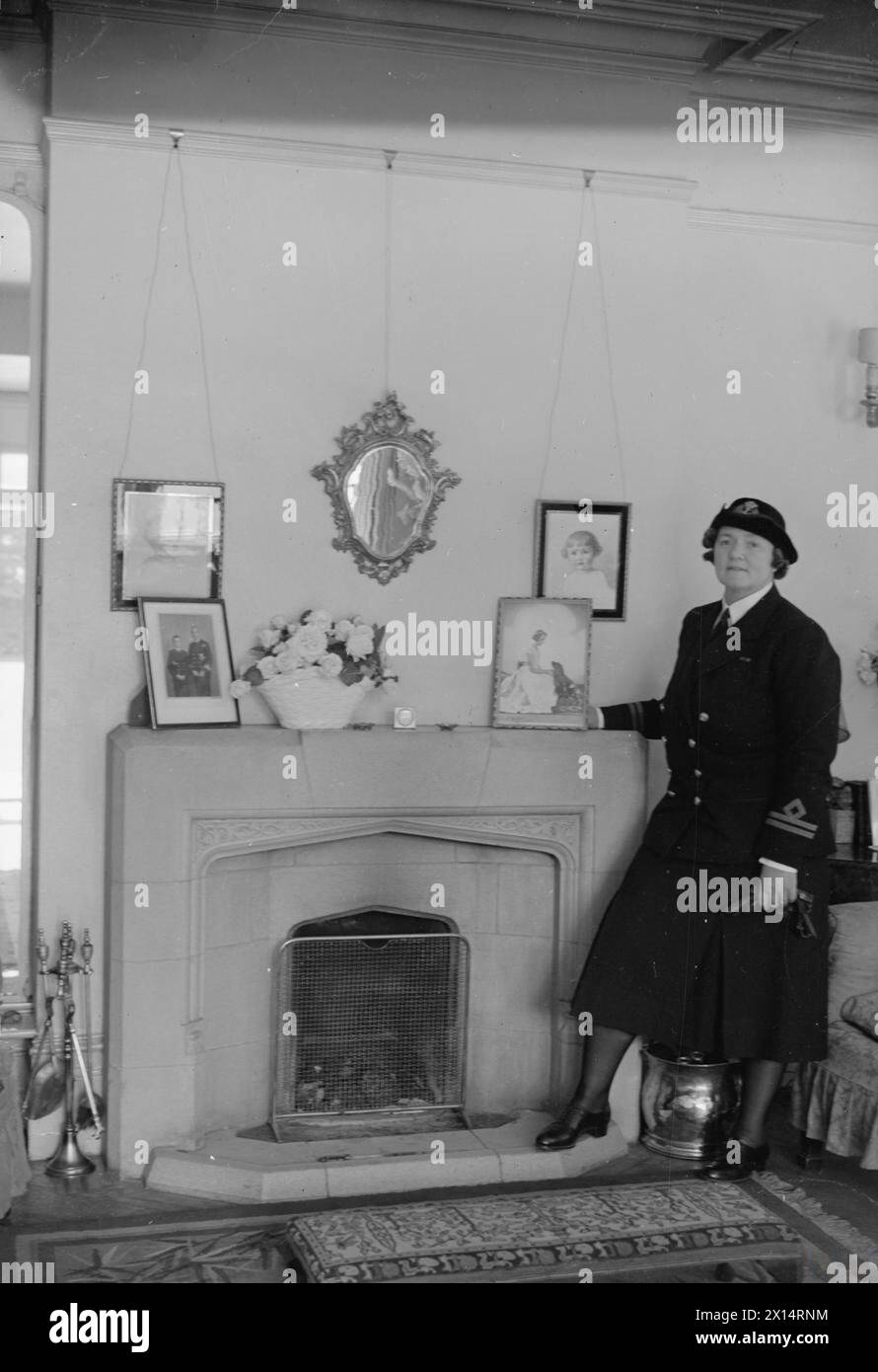 Nel 1941, i WRENS prestarono servizio presso gli stabilimenti della Fleet Air Arm; il primo ufficiale Bell Davies era l'ufficiale WRNS in carica, che viveva adiacente alla stazione aerea navale. Foto Stock