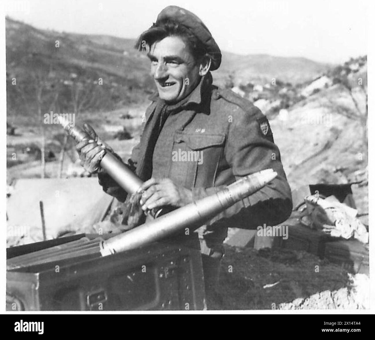 Gunner A. Palmer del 159/53 tenente A.A. Regiment, Royal Artillery, prestò servizio in Tunisia, Sicilia, Reggio, e El Alamein con l'VIII Armata. Il suo equipaggio di cannoni rivendica cinque aerei nemici. Foto Stock