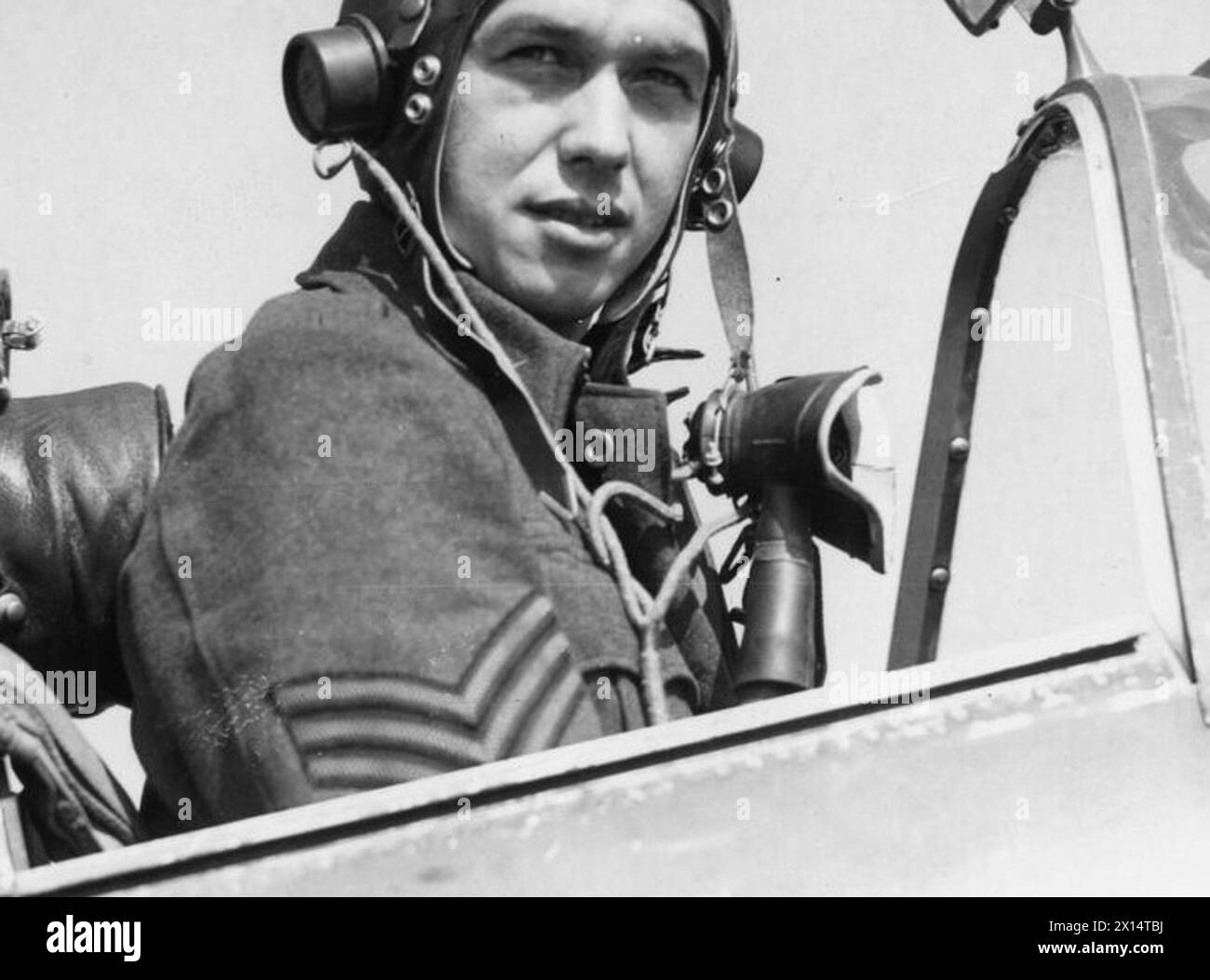 Il sergente Ryszard Górecki del No. 303 Polish Fighter Squadron pilota uno Spitfire alla RAF Kirton-in-Lindsey il 29 agosto 1942. Foto Stock