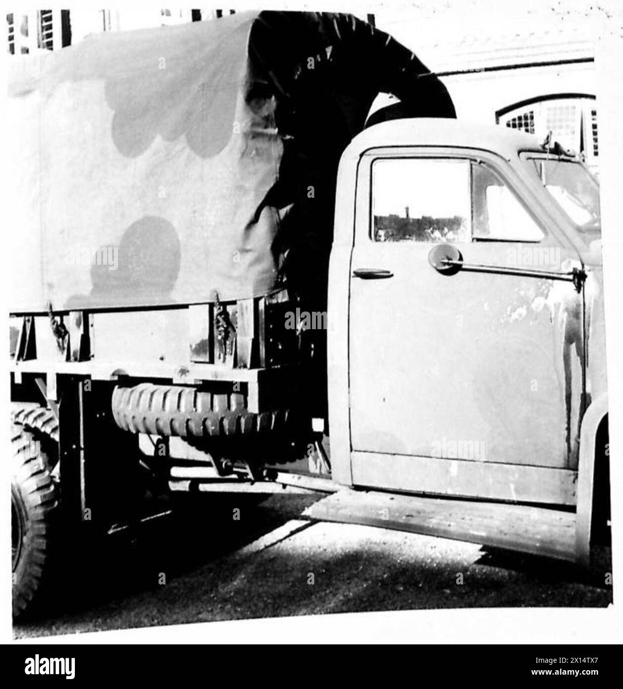 Una cabina motrice Studebaker 6x6 e un pannello anteriore sono mostrati come utilizzati dai vigili del fuoco dell'esercito britannico per l'osservazione e la segnalazione. Foto Stock