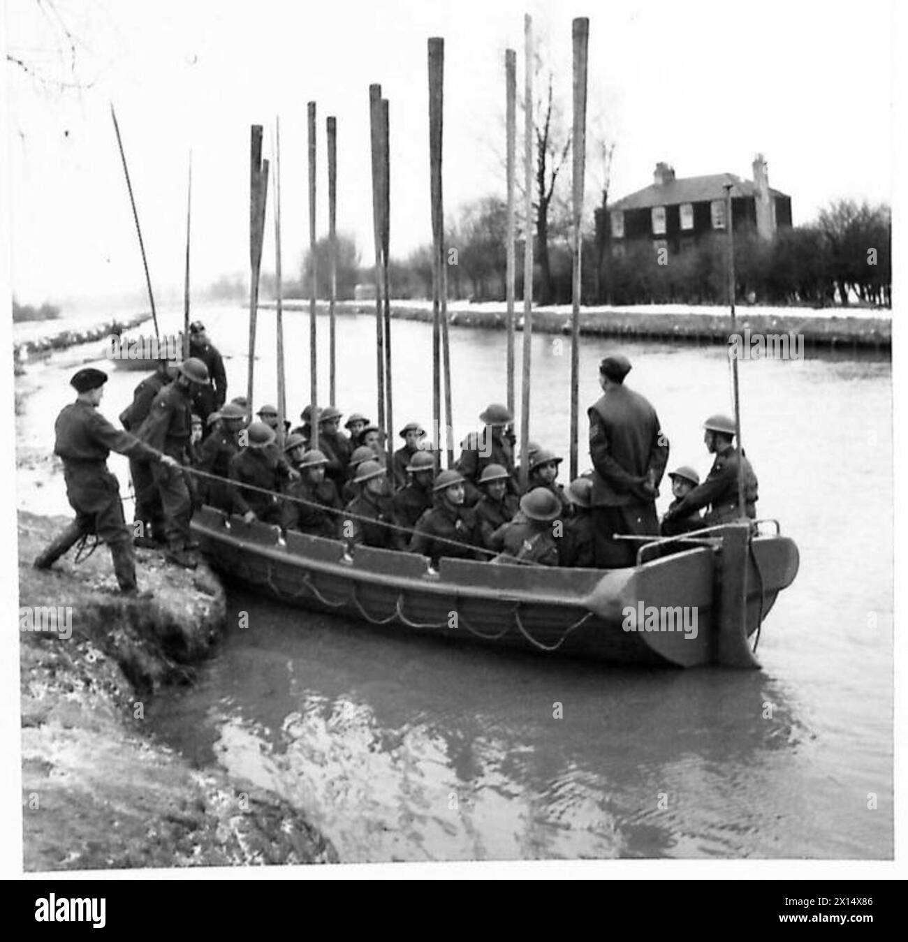 Le truppe della Combined Operations School sono addestrate all'uso di mezzi d'assalto, sviluppando competenze per operazioni anfibie. Foto Stock