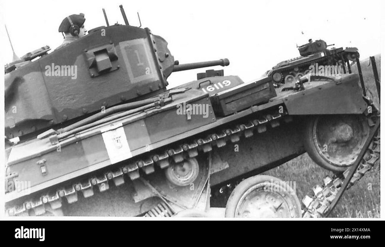 Durante la visita delle C-in-C Home Forces, i carri armati partecipano ad esercitazioni sulle South Downs come parte delle operazioni dell'esercito britannico. Foto Stock