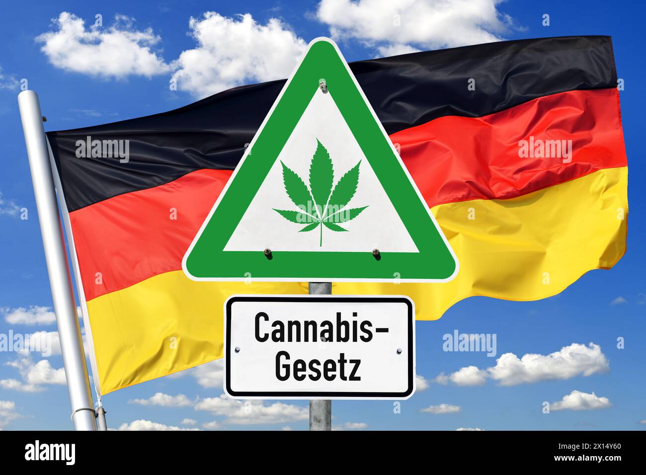 Cartello con foglia di Cannabis e iscrizione legge sulla Cannabis davanti alla bandiera tedesca, fotomontaggio Foto Stock