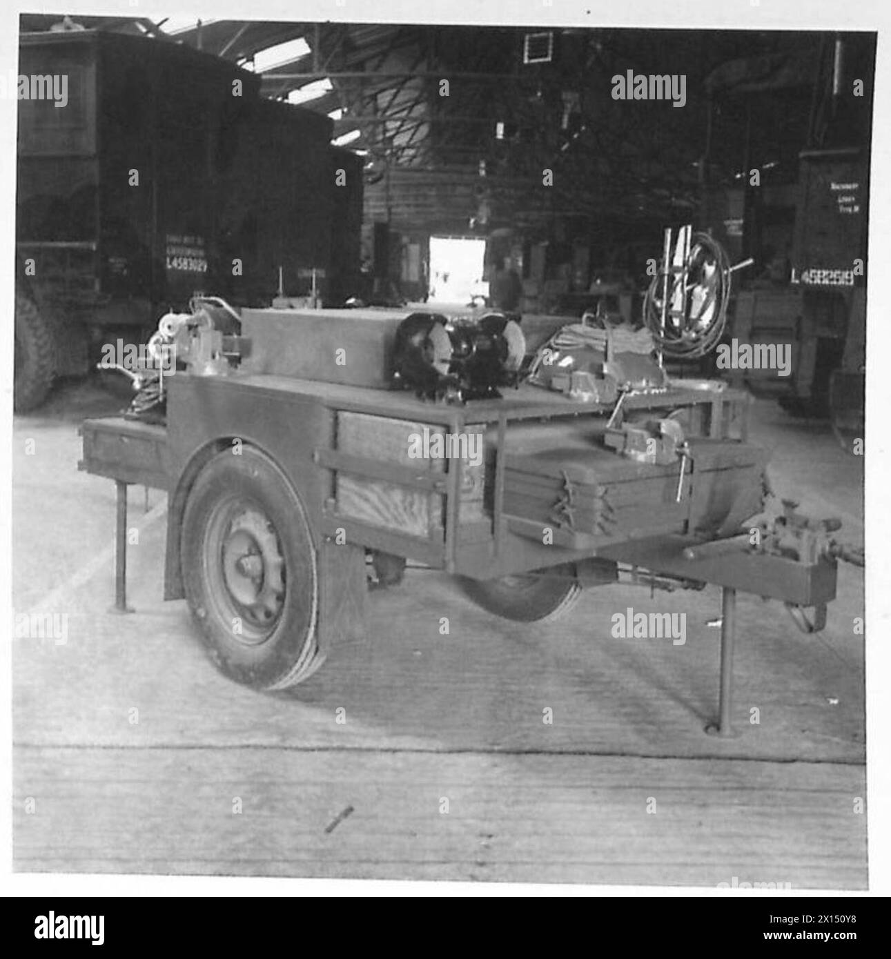 RAOC CENTRAL ORDNANCE DEPOT, VECCHIO DALBY - rimorchio per test elettrici British Army Foto Stock