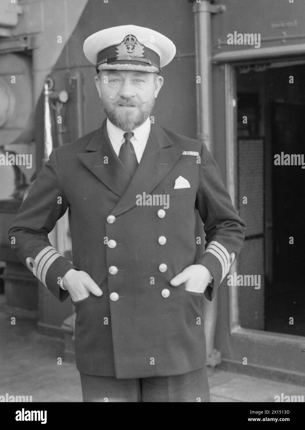 Il personale dei sottomarini britannici, compresi i capitani e gli ufficiali, è raffigurato ad Alessandria nel febbraio e marzo 1942. Il comandante T.W. Marsh è l'ufficiale esecutivo della HMS MEDWAY. Foto Stock