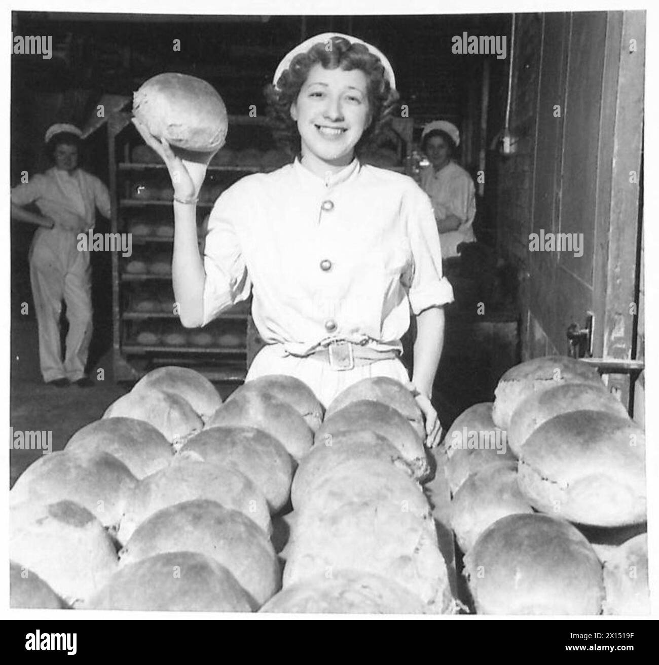 SCUOLA DI FORMAZIONE ATS BAKERY - Miss Rene Jordan, 22 anni fa parte dell'ATS da 4 mesi, e ora è sotto istruzione presso la scuola di formazione di panetteria British Army Foto Stock