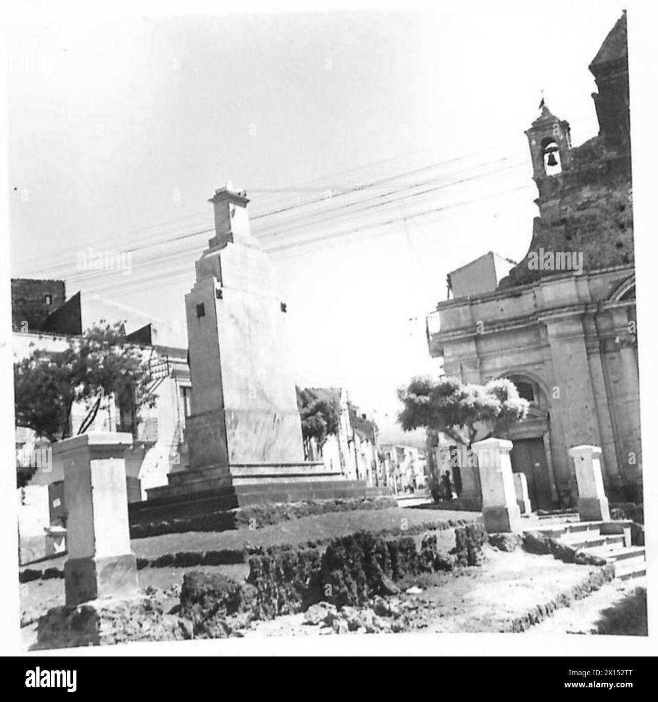 Una piazza commemorativa a Biancavilla commemora i soldati italiani morti nella grande Guerra. Foto Stock