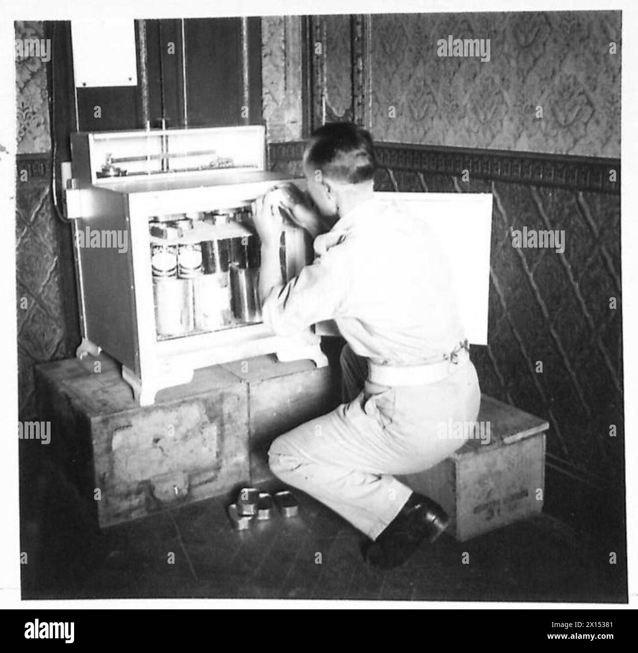 I rifornimenti per i soldati britannici in Nord Africa sono testati mediante incubazione a 56 gradi Celsius per rilevare batteri amanti del calore che causano il deterioramento del cibo. Foto Stock