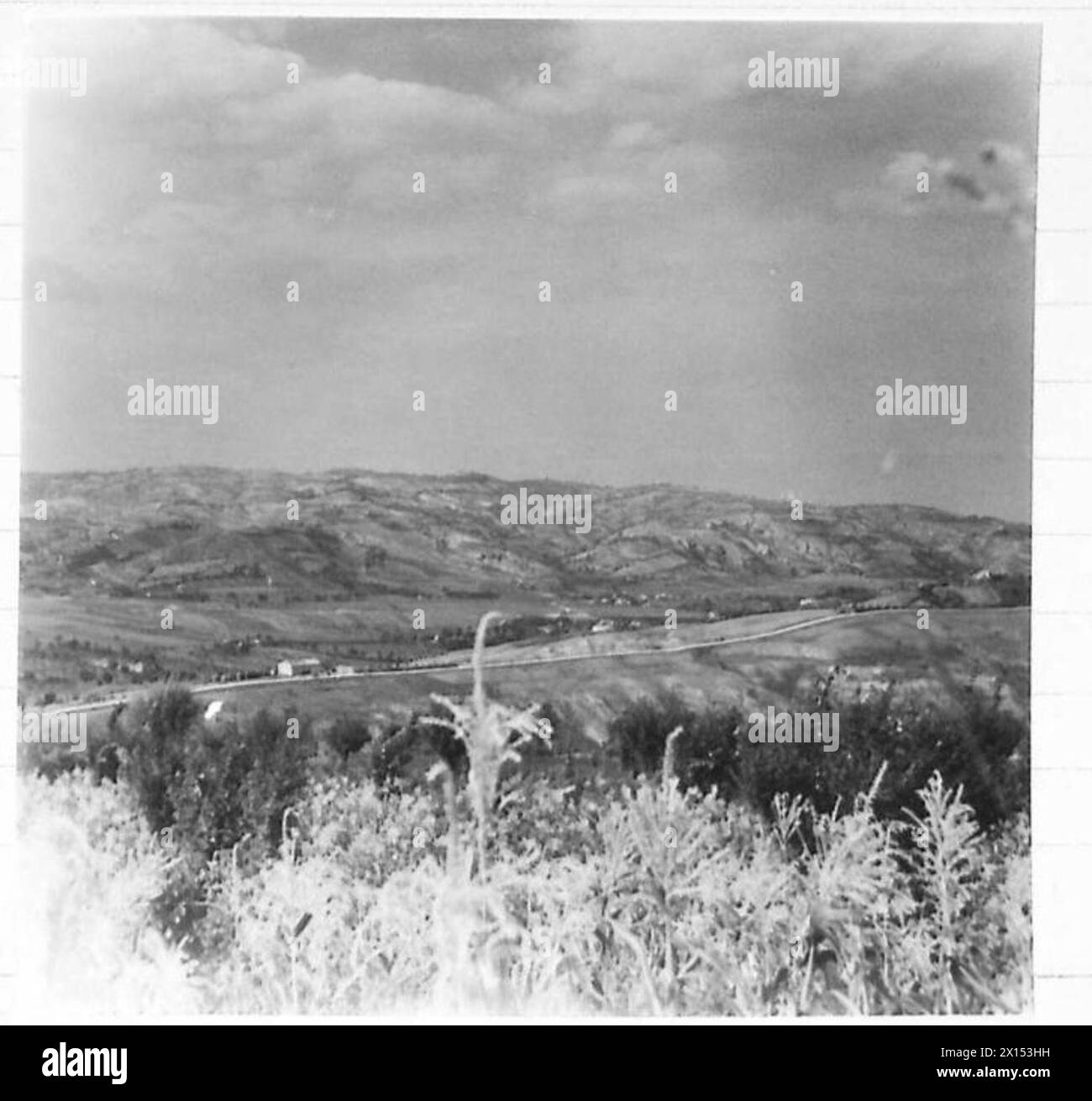 La linea gotica, con la valle del fiume Foglia, osservata dalle truppe dell'VIII Esercito nei pressi di Monte Calvo e Colbordolo in Italia. Foto Stock