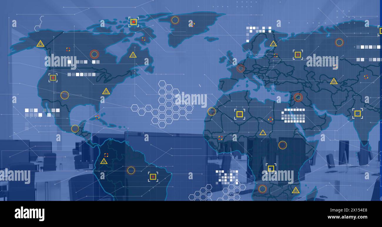 Immagine dell'elaborazione dei dati finanziari e mappa del mondo in ufficio con computer sulla scrivania Foto Stock