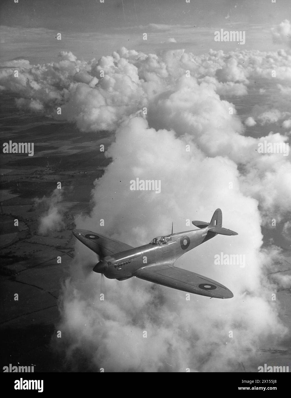 Il Supermarine Spitfire PR Mark XI, EN654, fu un test pilotato dal pilota collaudatore capo Vickers-Supermarine Jeffrey Quill. In seguito servì con il No. 16 Squadron RAF ed è stato modificato nel giugno 1945 come vettore postale per il Fighter Command Communications Squadron. Foto Stock