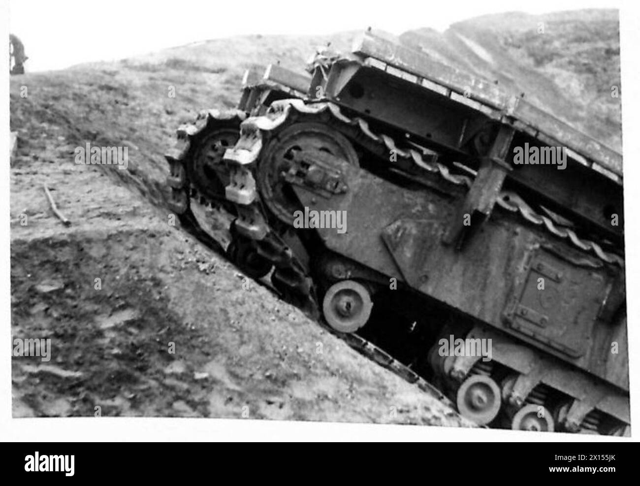 Il dispositivo consente ai serbatoi di salire su pendenze eccezionalmente ripide, dimostrando innovazione meccanica e mobilità sul campo di battaglia. Foto Stock