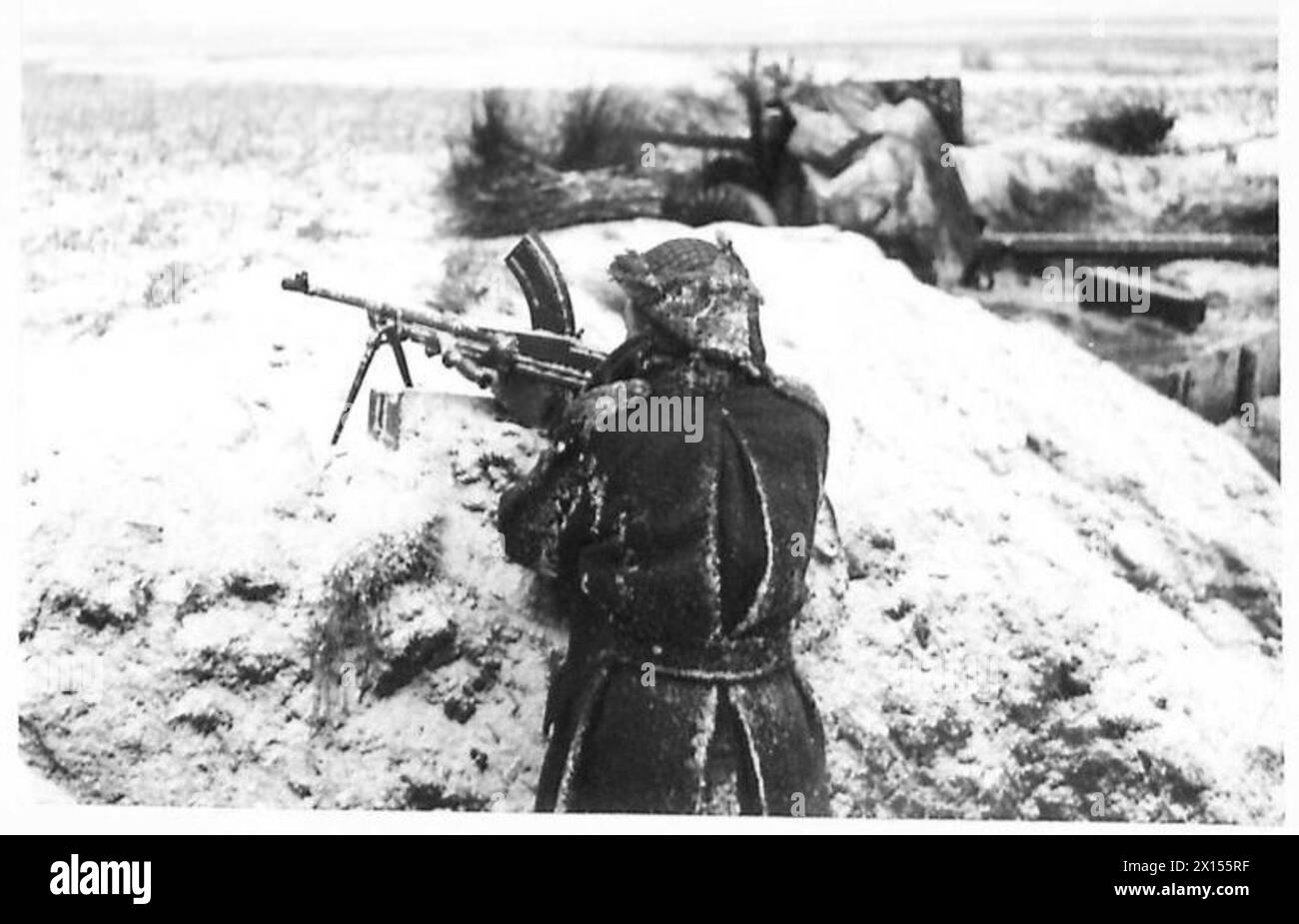 Un Bren-Gunner della 52a Divisione mantiene l'osservazione sulle aree innevate della Terra di No-Man sul fronte occidentale. Foto Stock