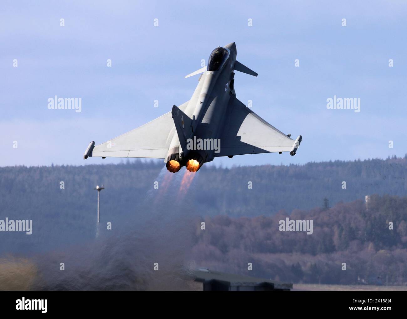 RAF Lossiemouth Typhoon decolla con Afterburner Foto Stock