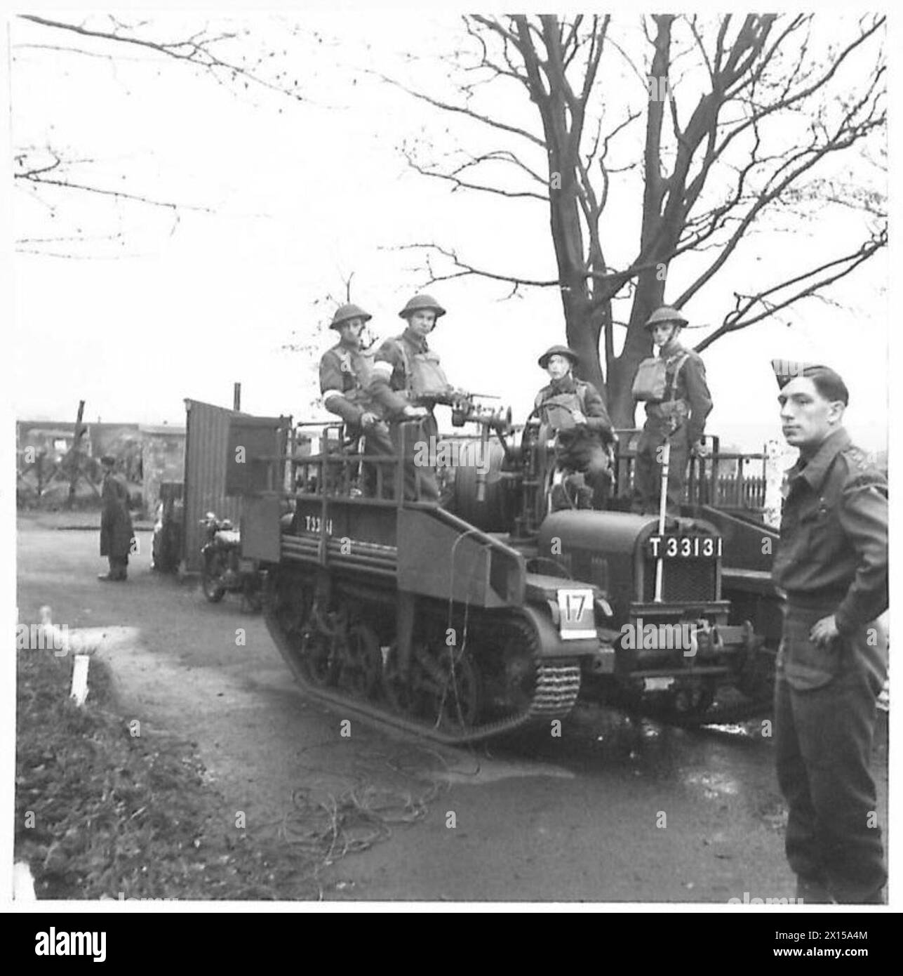 MOSTRA SEGNALI - Un cavo D8 staccato. Veicoli con pista montata, equipaggio in posizione e cavi pronti per la posa dell'esercito britannico Foto Stock