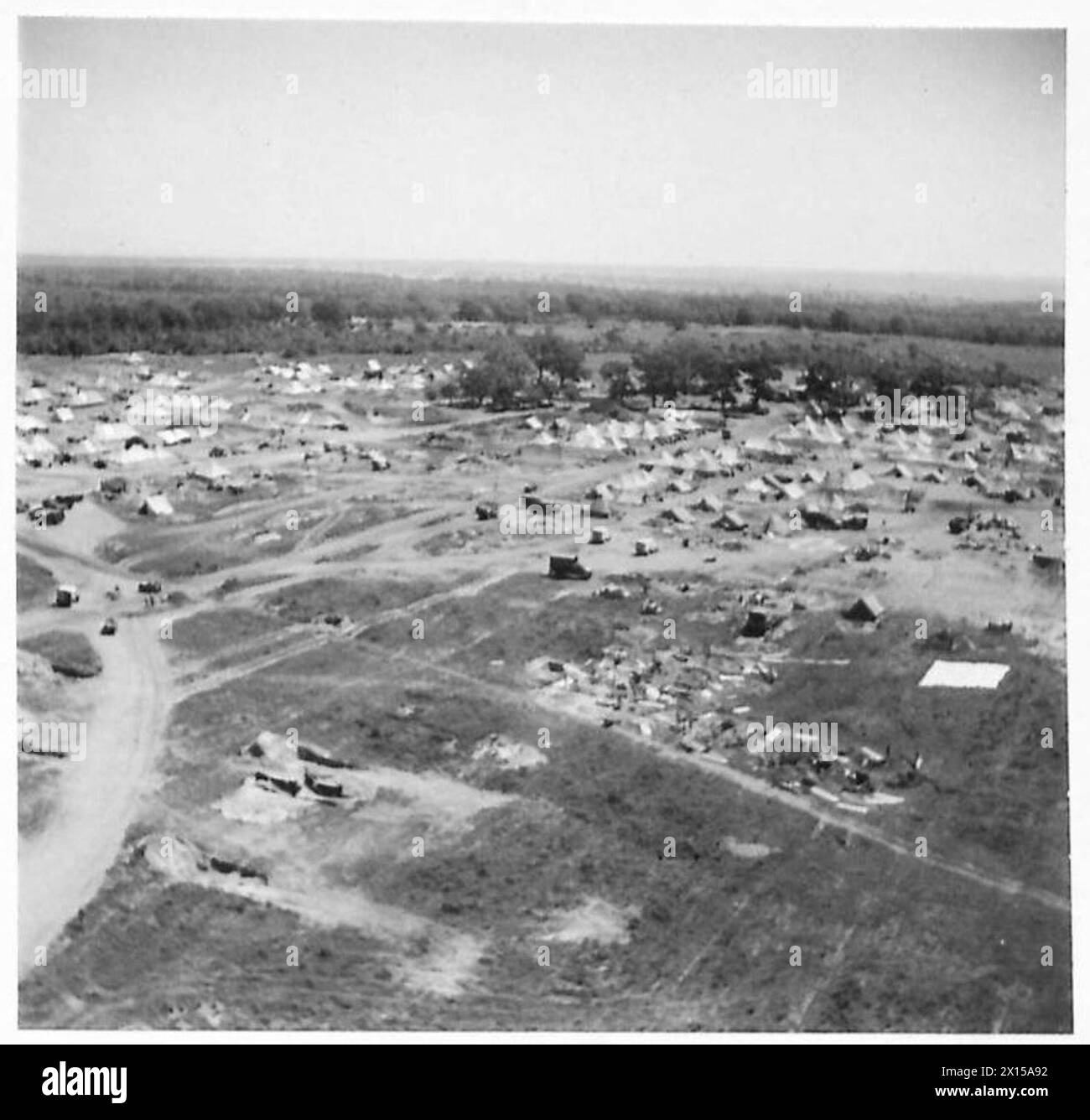 Le fotografie aeree catturano la posizione della Quinta Armata sulla testa di ponte di Anzio, concentrandosi sulla zona stradale di Roma. Queste immagini forniscono informazioni strategiche sul terreno e sul posizionamento militare durante la campagna italiana della seconda guerra mondiale Foto Stock