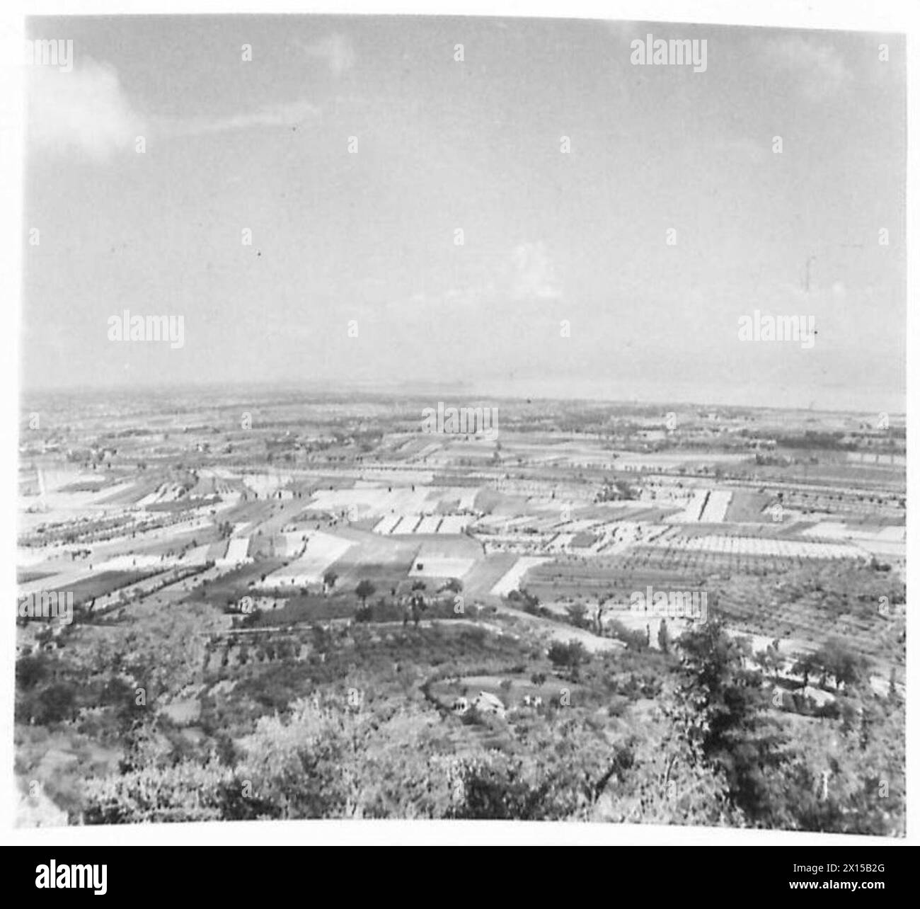 Una vista panoramica dell'area di battaglia intorno a Castigliona sul Lago Trasimeno osservata dall'Ottava Armata. Foto Stock